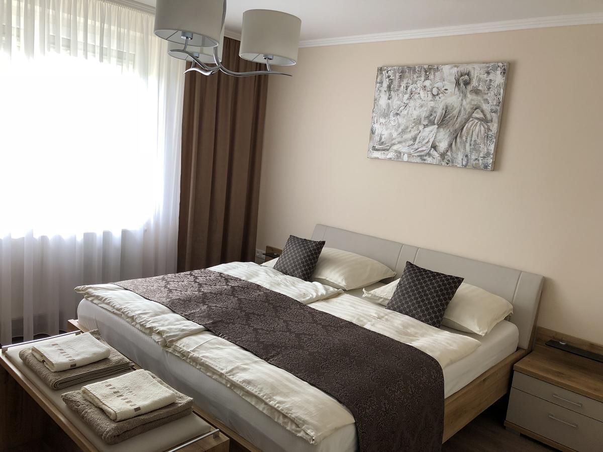 Leiner Apartman Heviz Bagian luar foto